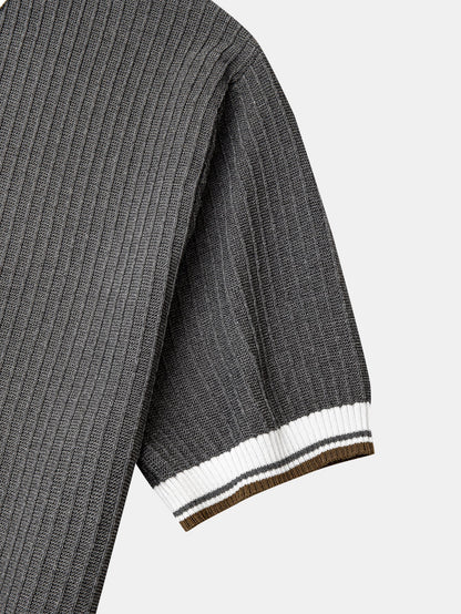 قميص بولو محبوك بتفاصيل متباينة